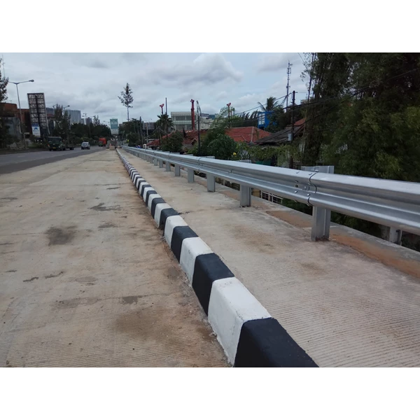 guardrail /guardrail jalan